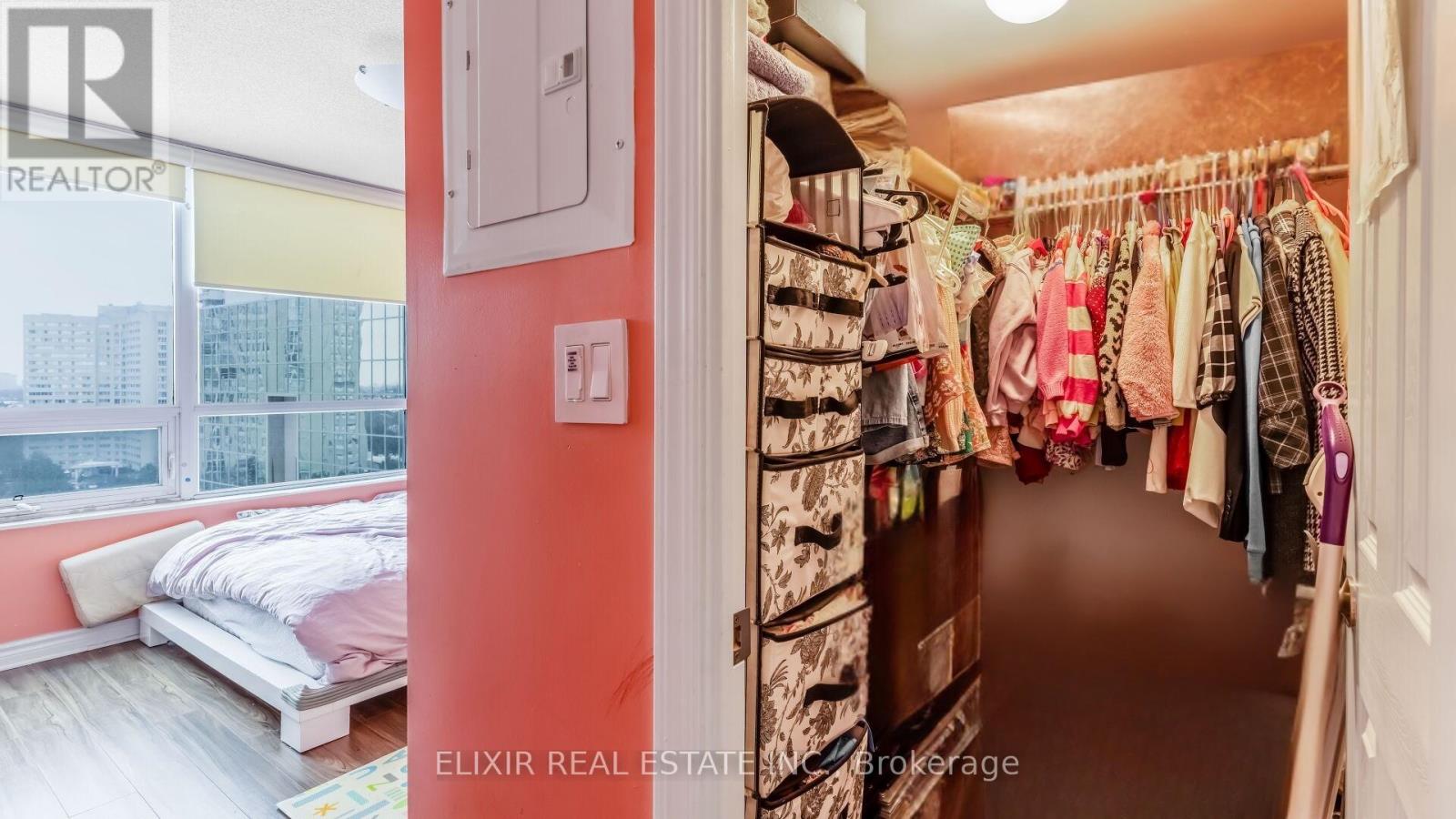 1109 - 208 Enfield Place, Mississauga, Ontario  L5B 0G8 - Photo 8 - W12150604