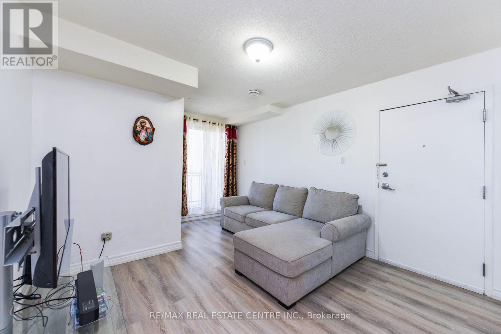 520 - 7405 Goreway Drive, Mississauga, Ontario  L4T 0A2 - Photo 2 - W12150662