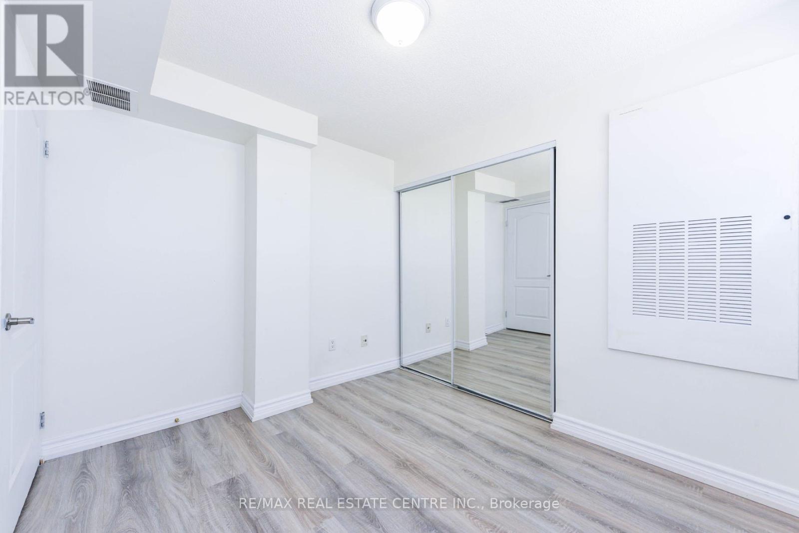 520 - 7405 Goreway Drive, Mississauga, Ontario  L4T 0A2 - Photo 6 - W12150662