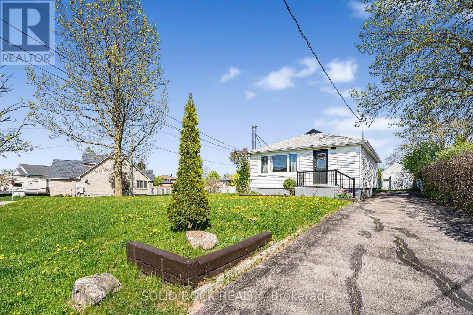 60 Lincoln Road, Hamilton, Ontario  L8E 1Z3 - Photo 1 - X12148731