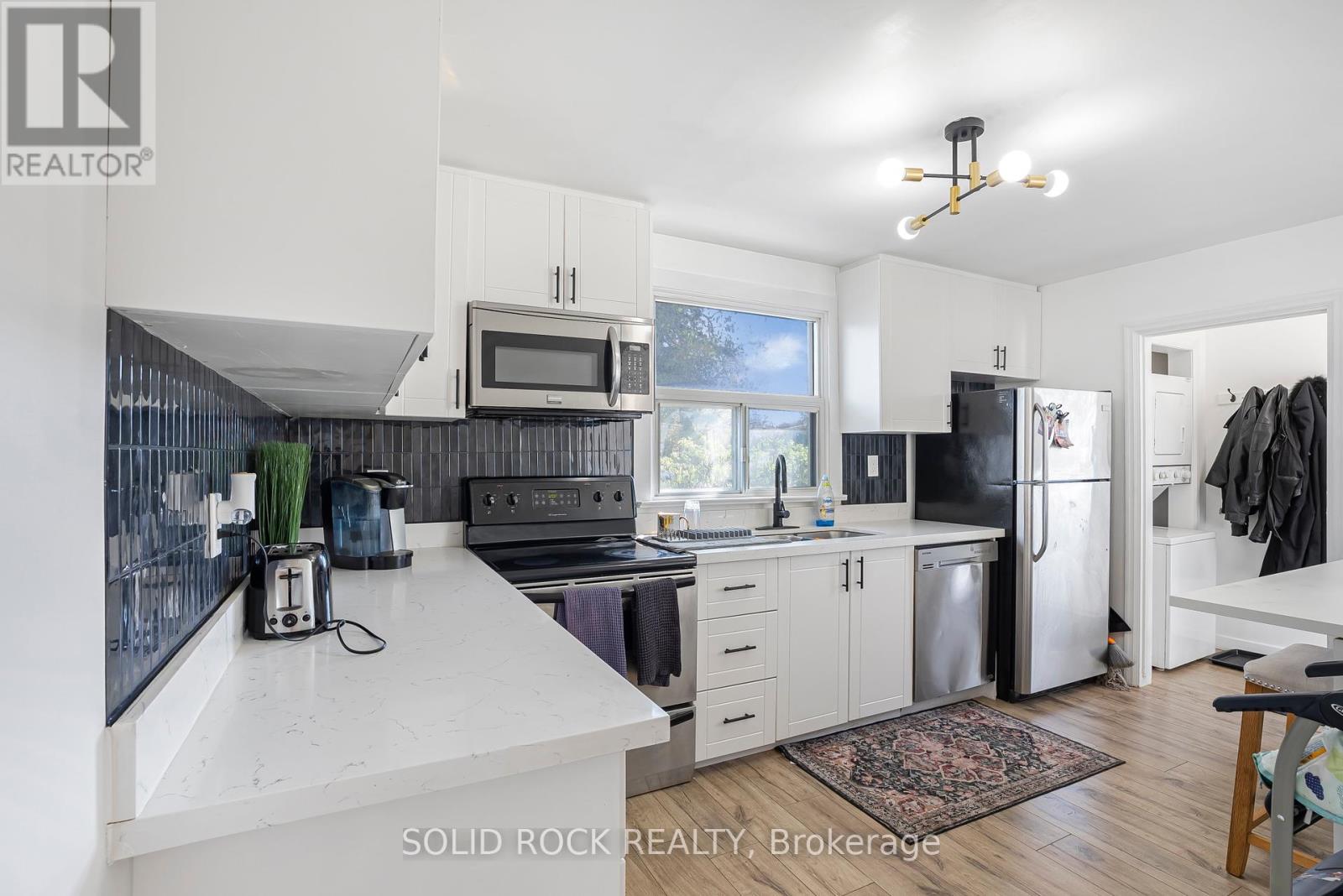 60 Lincoln Road, Hamilton, Ontario  L8E 1Z3 - Photo 3 - X12148731