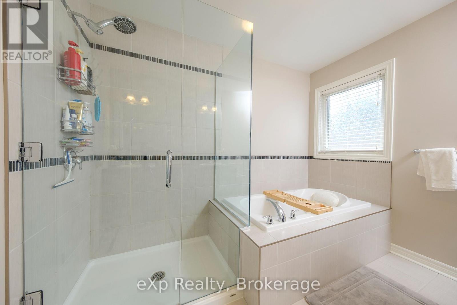 367 Sandy Acres Road, Saugeen Shores, Ontario  N0H 2C2 - Photo 10 - X12150774