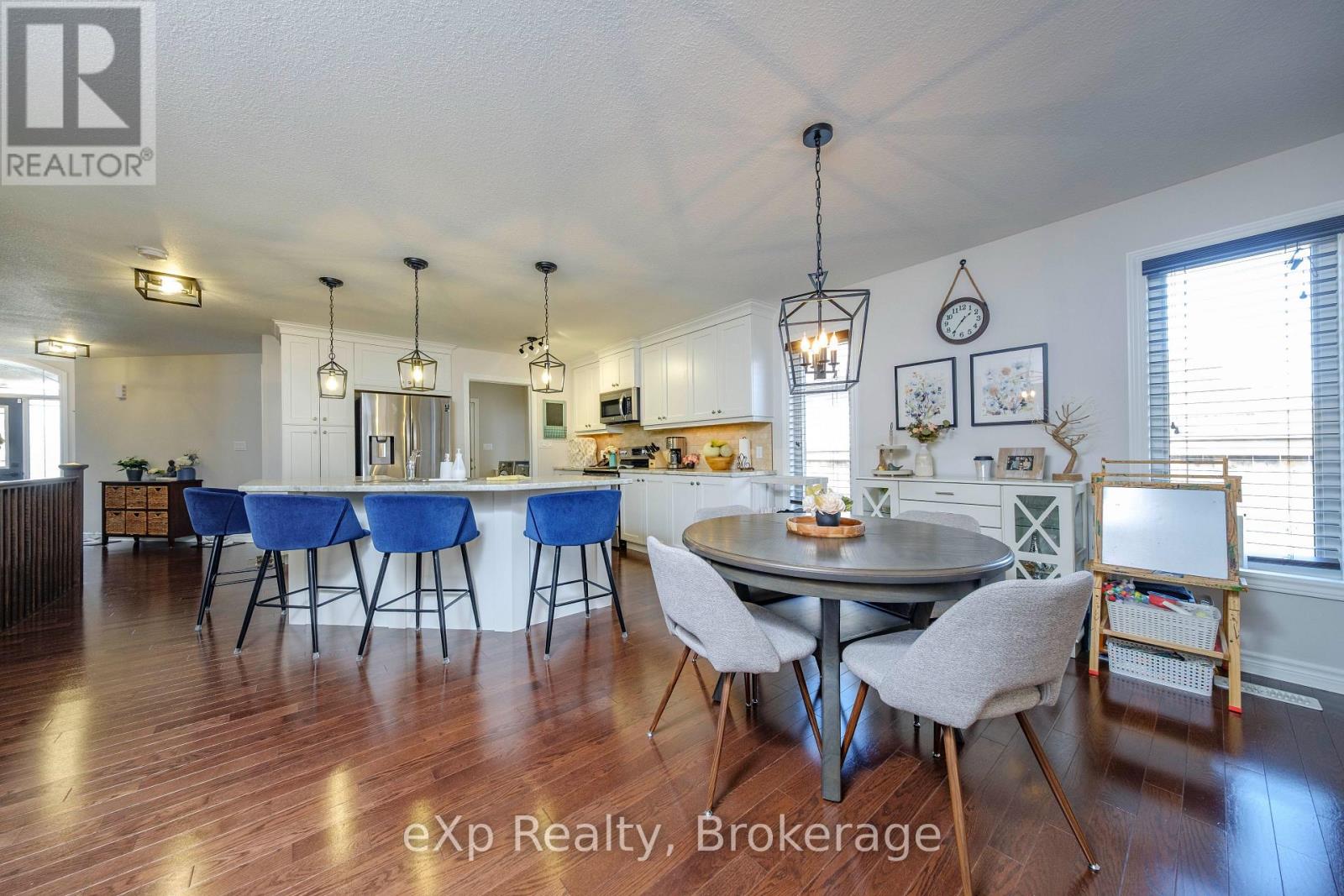 367 Sandy Acres Road, Saugeen Shores, Ontario  N0H 2C2 - Photo 5 - X12150774