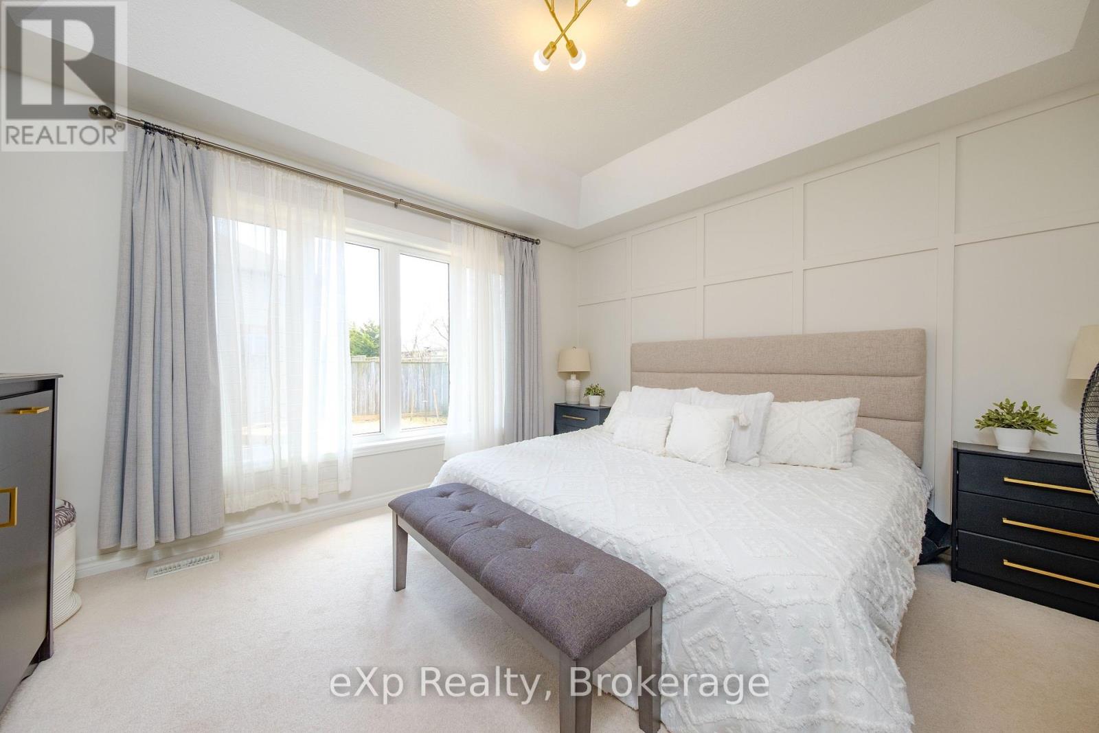 367 Sandy Acres Road, Saugeen Shores, Ontario  N0H 2C2 - Photo 8 - X12150774