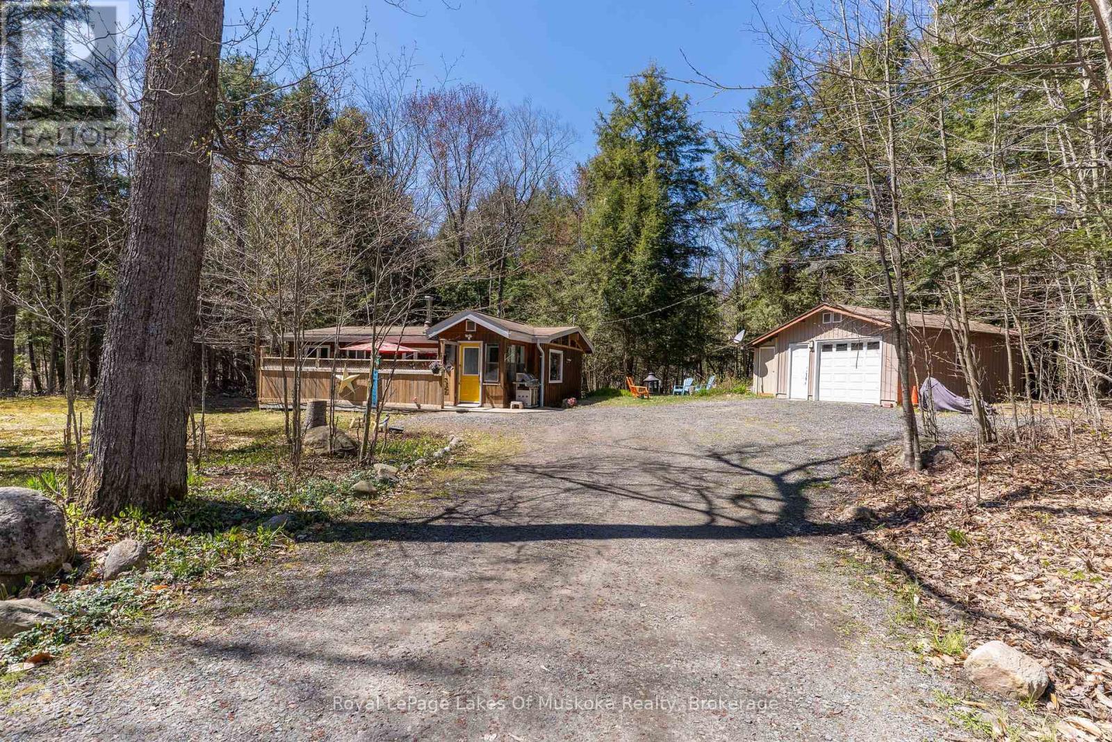 35 Brennan Circle, Huntsville, Ontario  P1H 2J2 - Photo 4 - X12150797