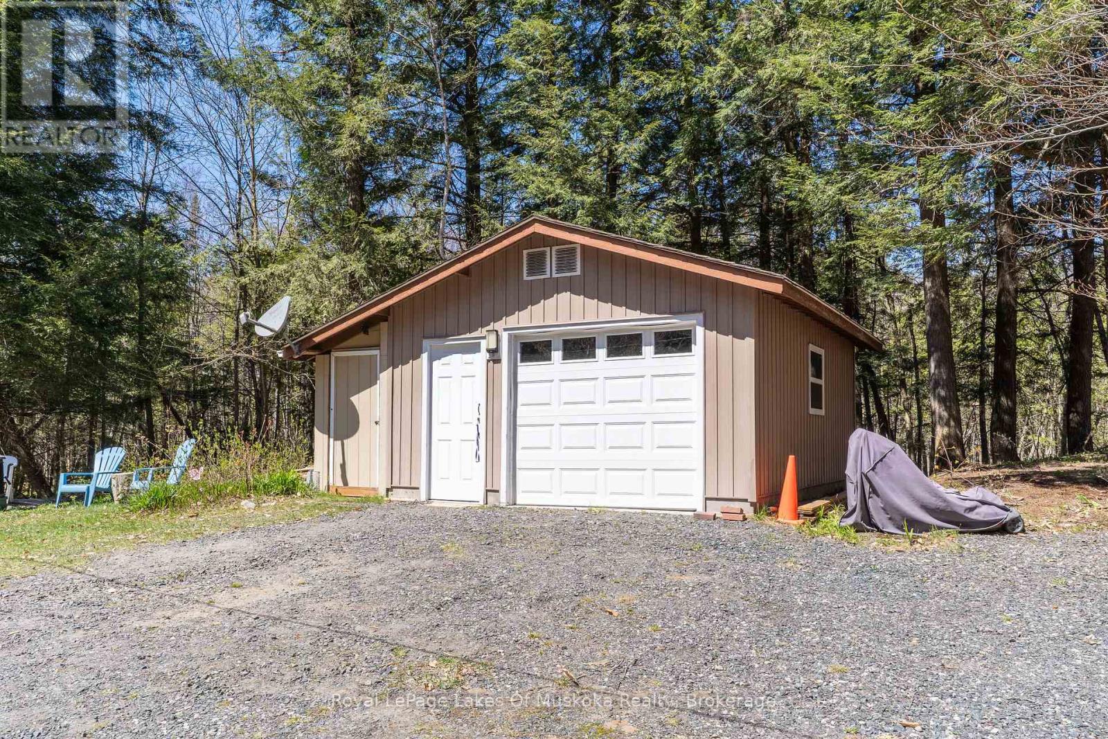 35 Brennan Circle, Huntsville, Ontario  P1H 2J2 - Photo 5 - X12150797