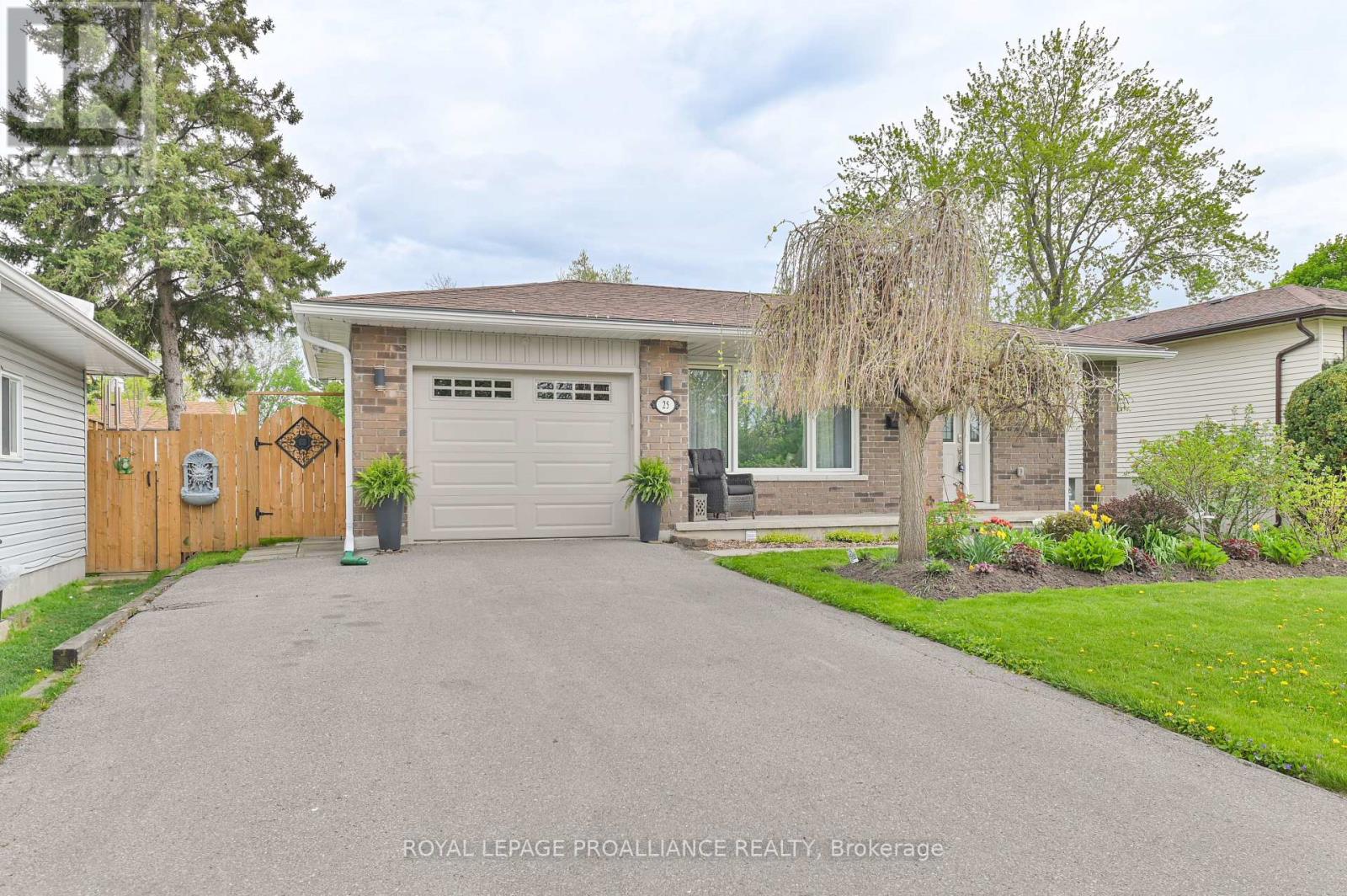Property at 25 CASCADE BOULEVARD image 1