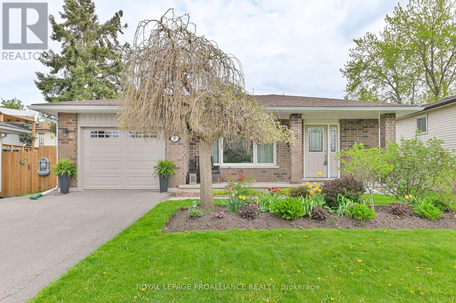 Property at 25 CASCADE BOULEVARD image 2