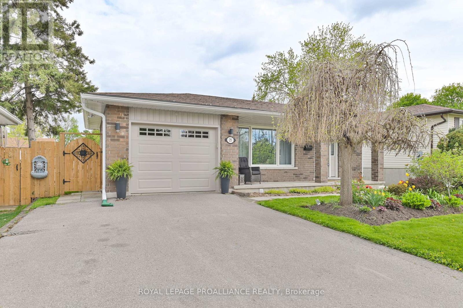 Property at 25 CASCADE BOULEVARD image 3