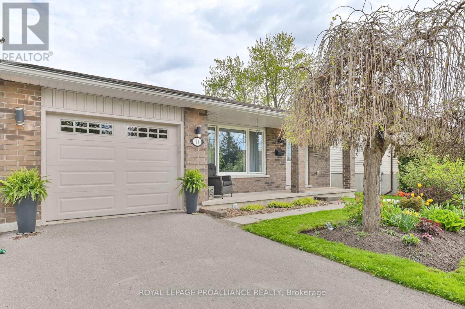 Property at 25 CASCADE BOULEVARD image 4