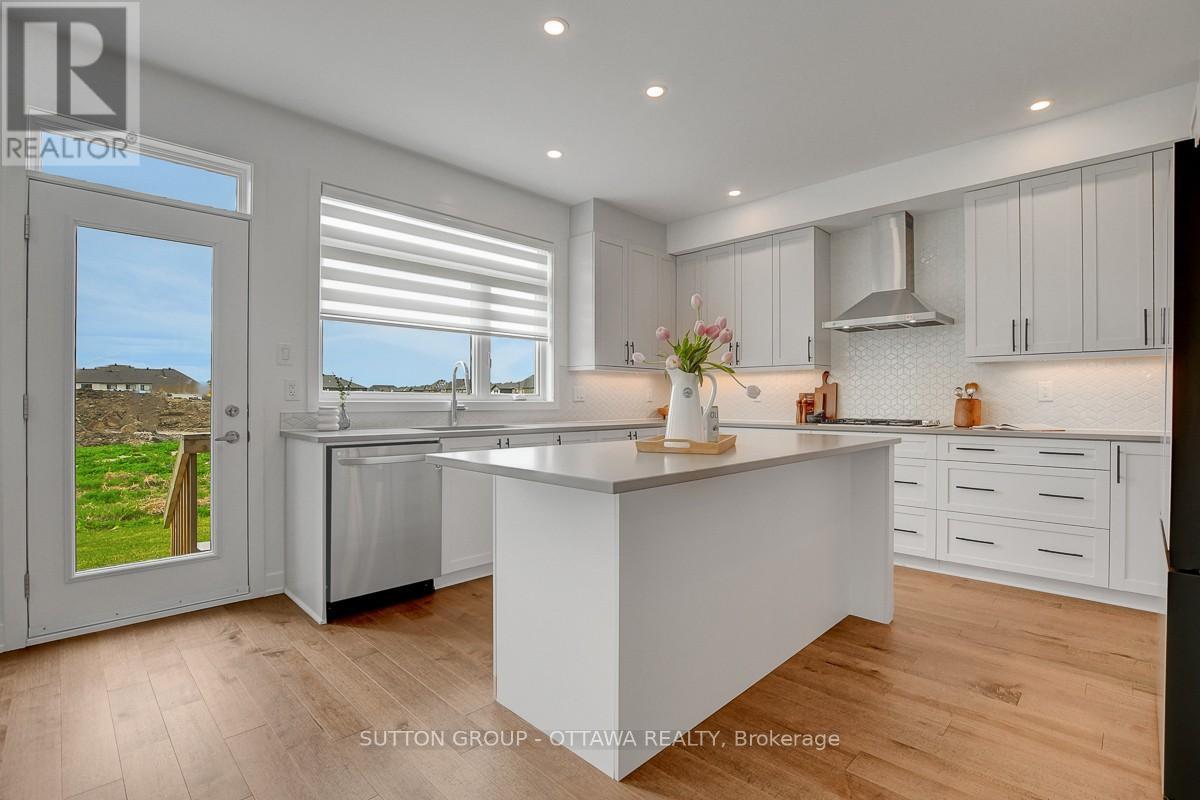 908 Duxbury Lane, Ottawa, Ontario  K4M 0M3 - Photo 12 - X12150716