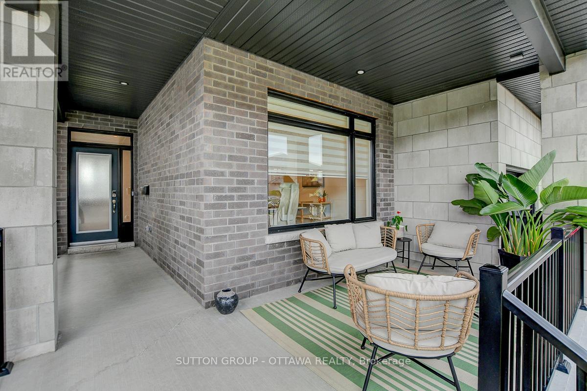 908 Duxbury Lane, Ottawa, Ontario  K4M 0M3 - Photo 2 - X12150716