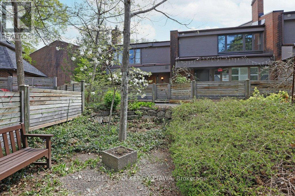 35 - 35 Belvedere Crescent, Ottawa, Ontario  K1M 0E5 - Photo 3 - X12150759