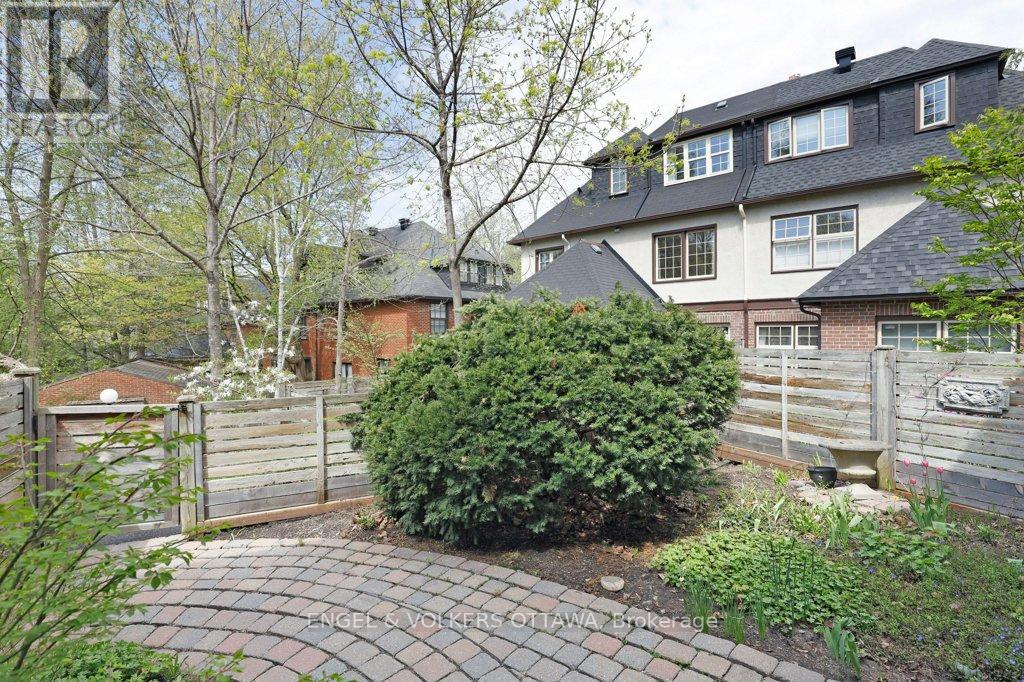 Property at 35 - 35 BELVEDERE CRESCENT image 4