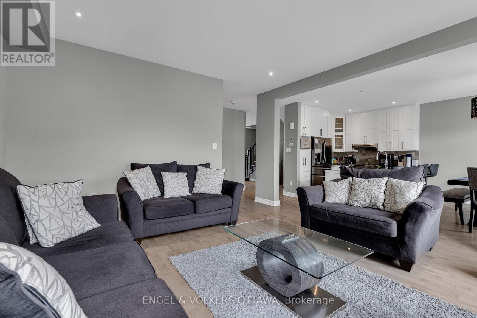 275 Mission Trail Crescent, Ottawa, Ontario  K2T 0H7 - Photo 7 - X12150792