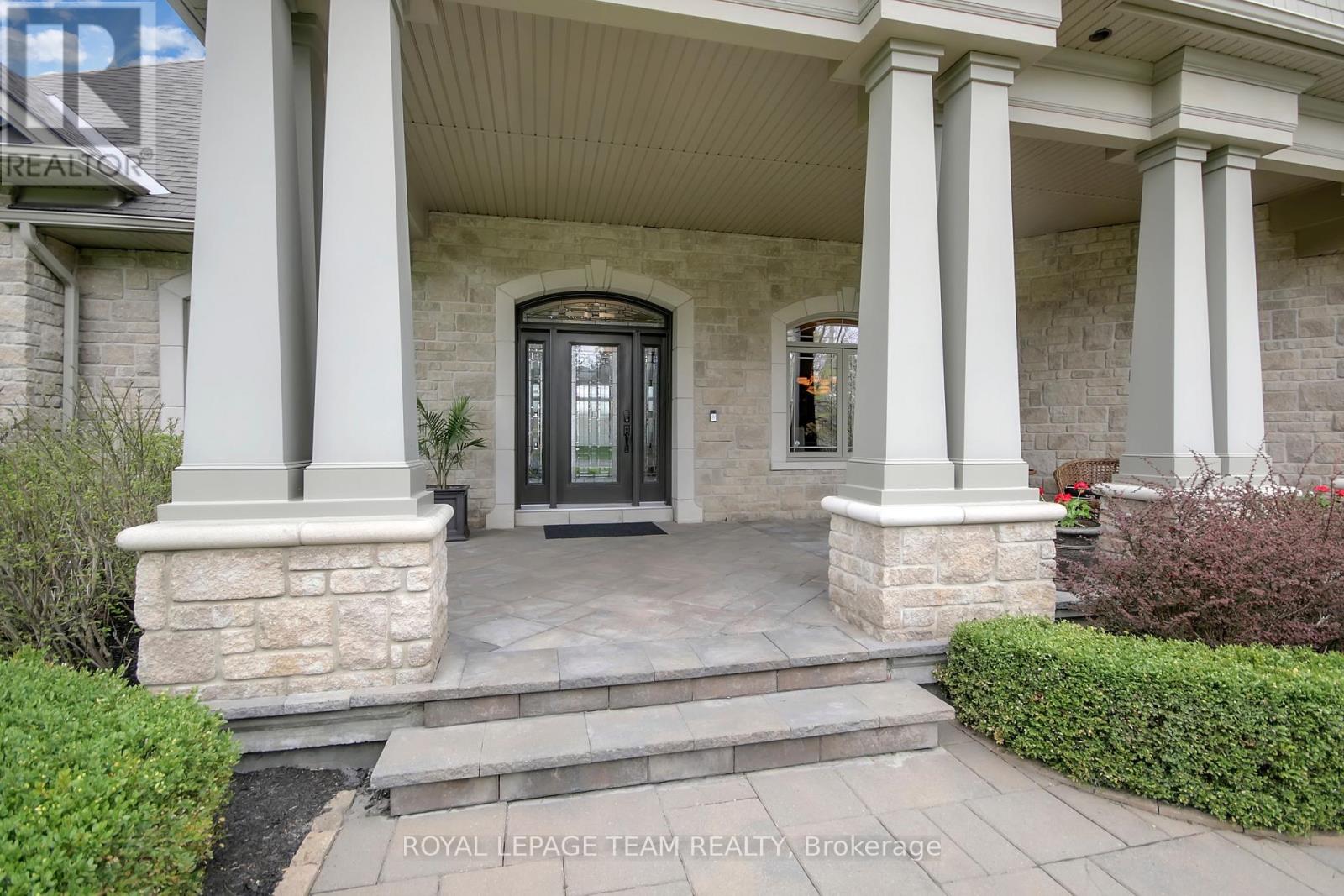 Property at 5591 MANOTICK MAIN STREET image 5