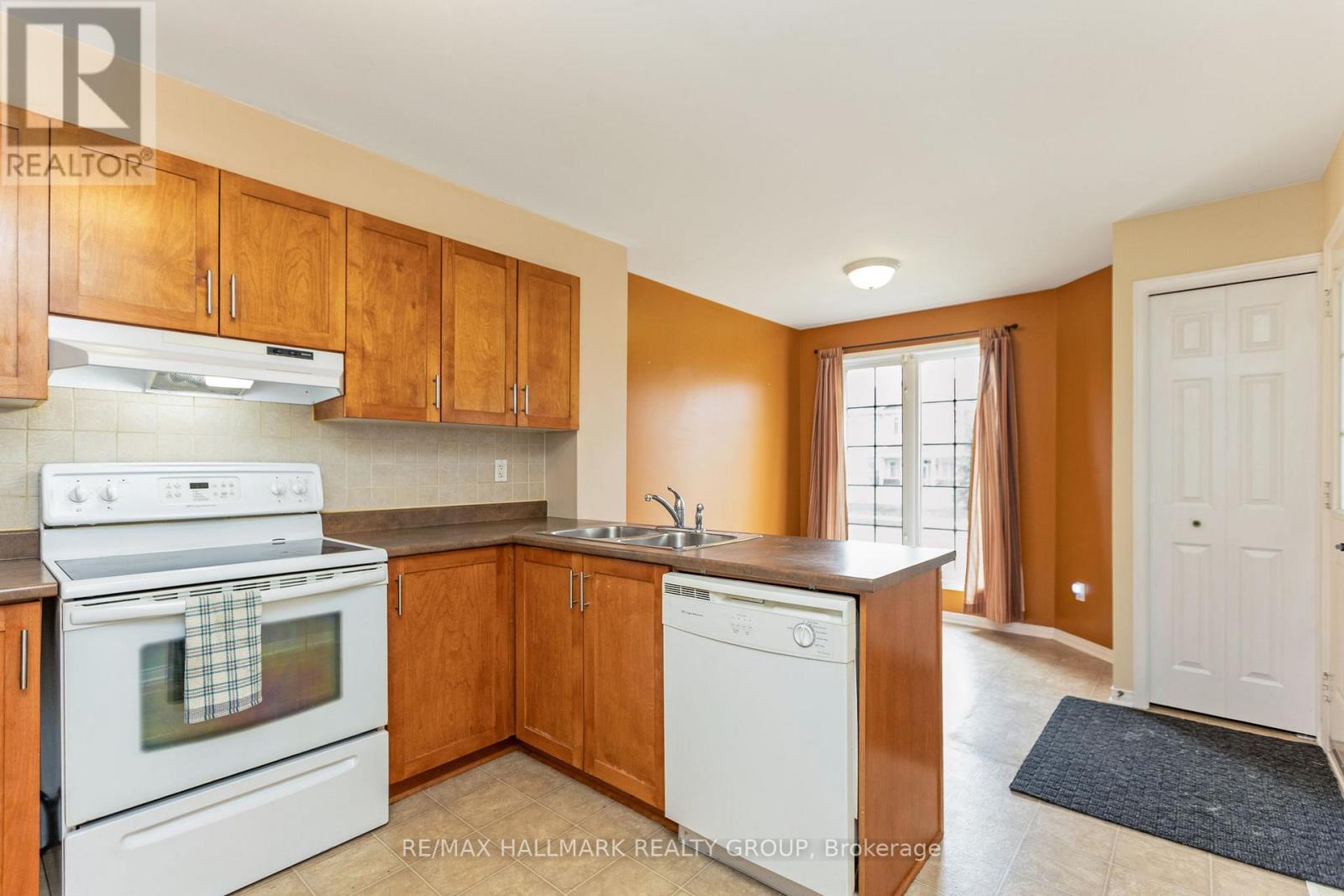Property at 896 LONGFIELDS DRIVE image 4