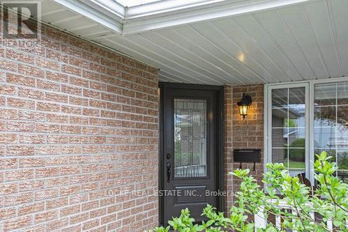 2037 Rolling Brook Drive, Ottawa, Ontario  K1W 1C9 - Photo 3 - X12150840