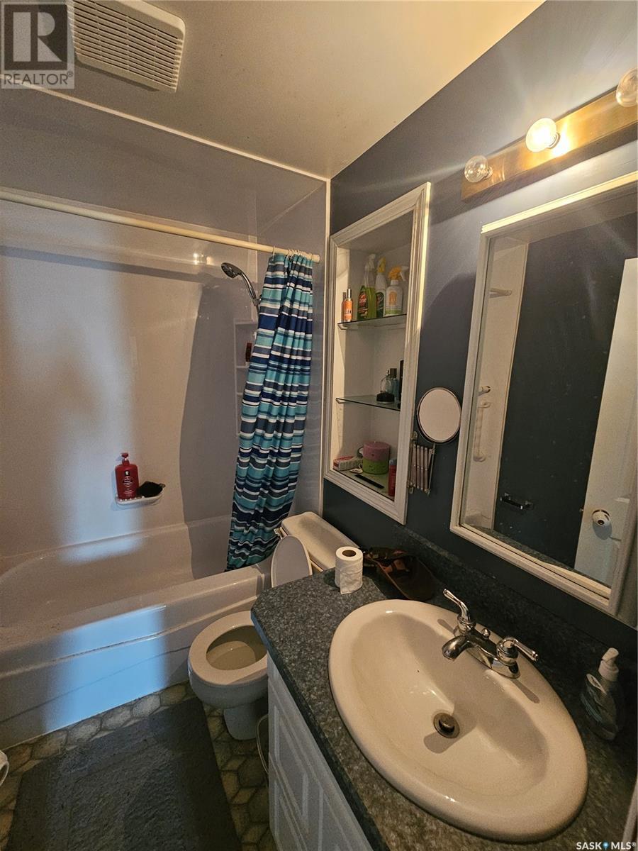 216 Mckenzie Street S, Outlook, Saskatchewan  S0L 2N0 - Photo 12 - SK006034
