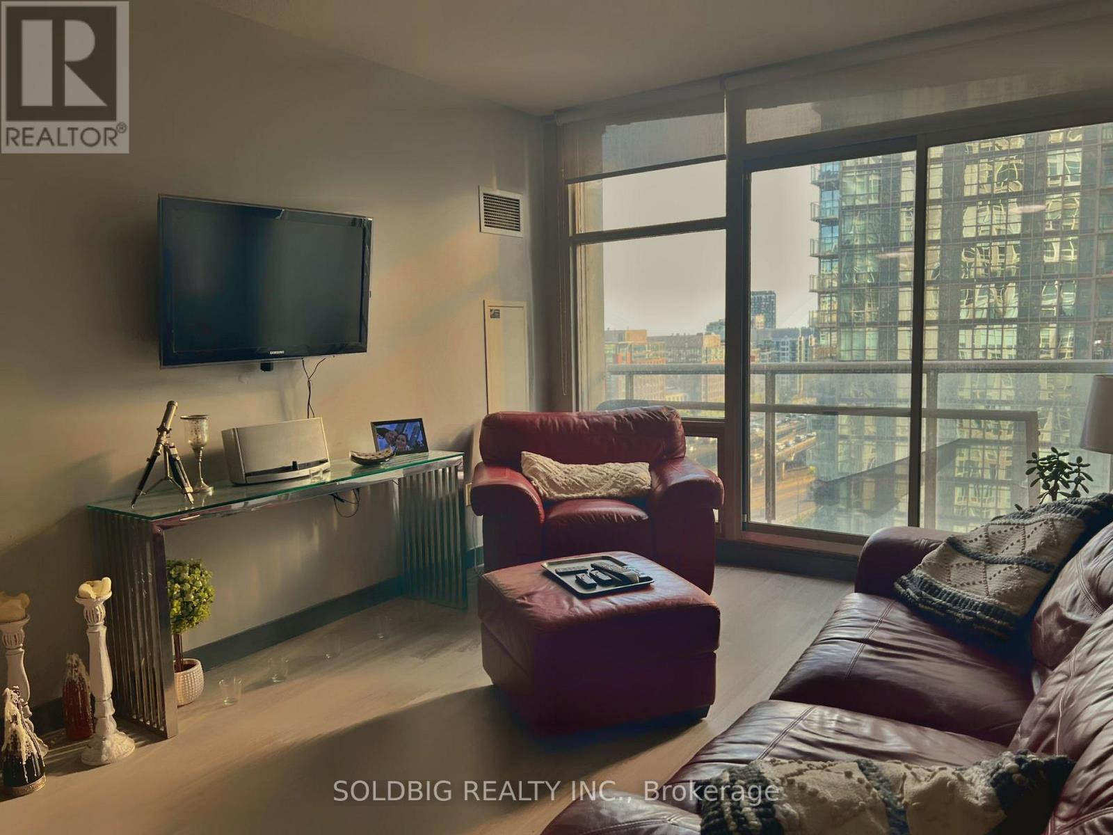 1601 - 35 Mariner Terrace, Toronto, Ontario  M5V 3V9 - Photo 2 - C12150717