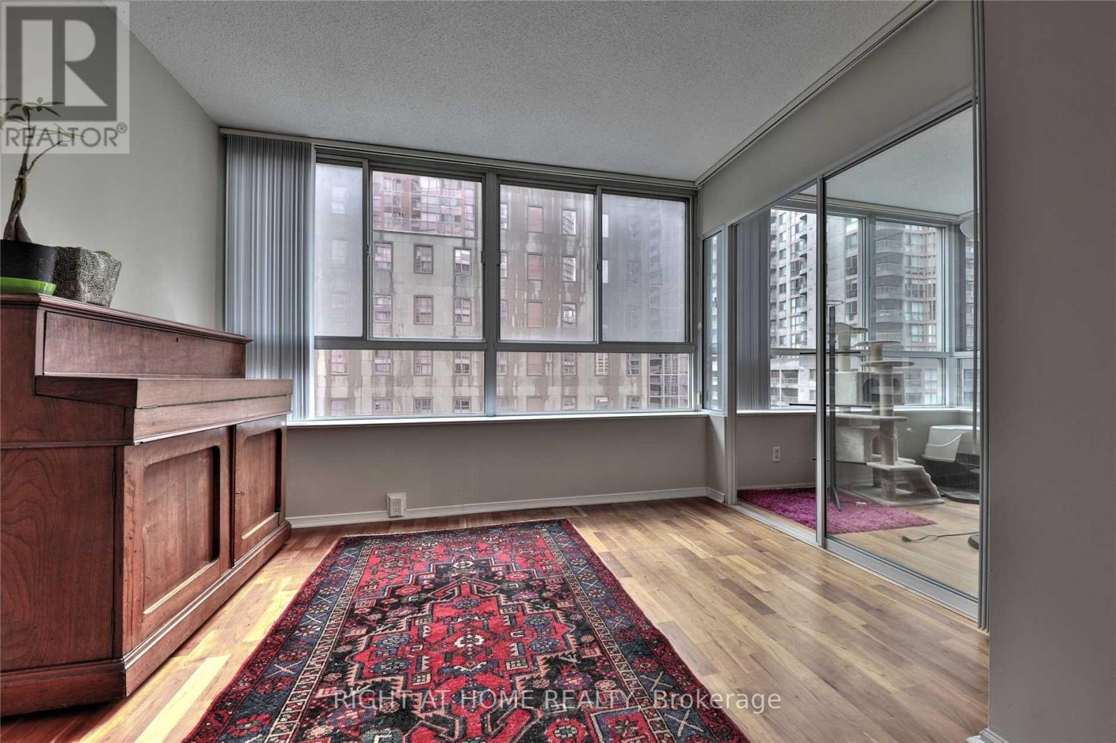 906 - 717 Bay Street, Toronto (Bay Street Corridor), Ontario  M5G 2J9 - Photo 9 - C12150784