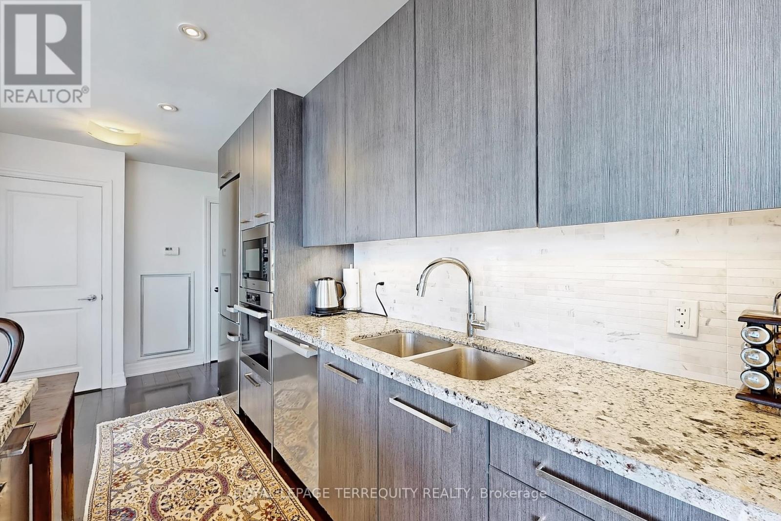 2511 - 8 The Esplanade, Toronto, Ontario  M5E 0A6 - Photo 15 - C12150798