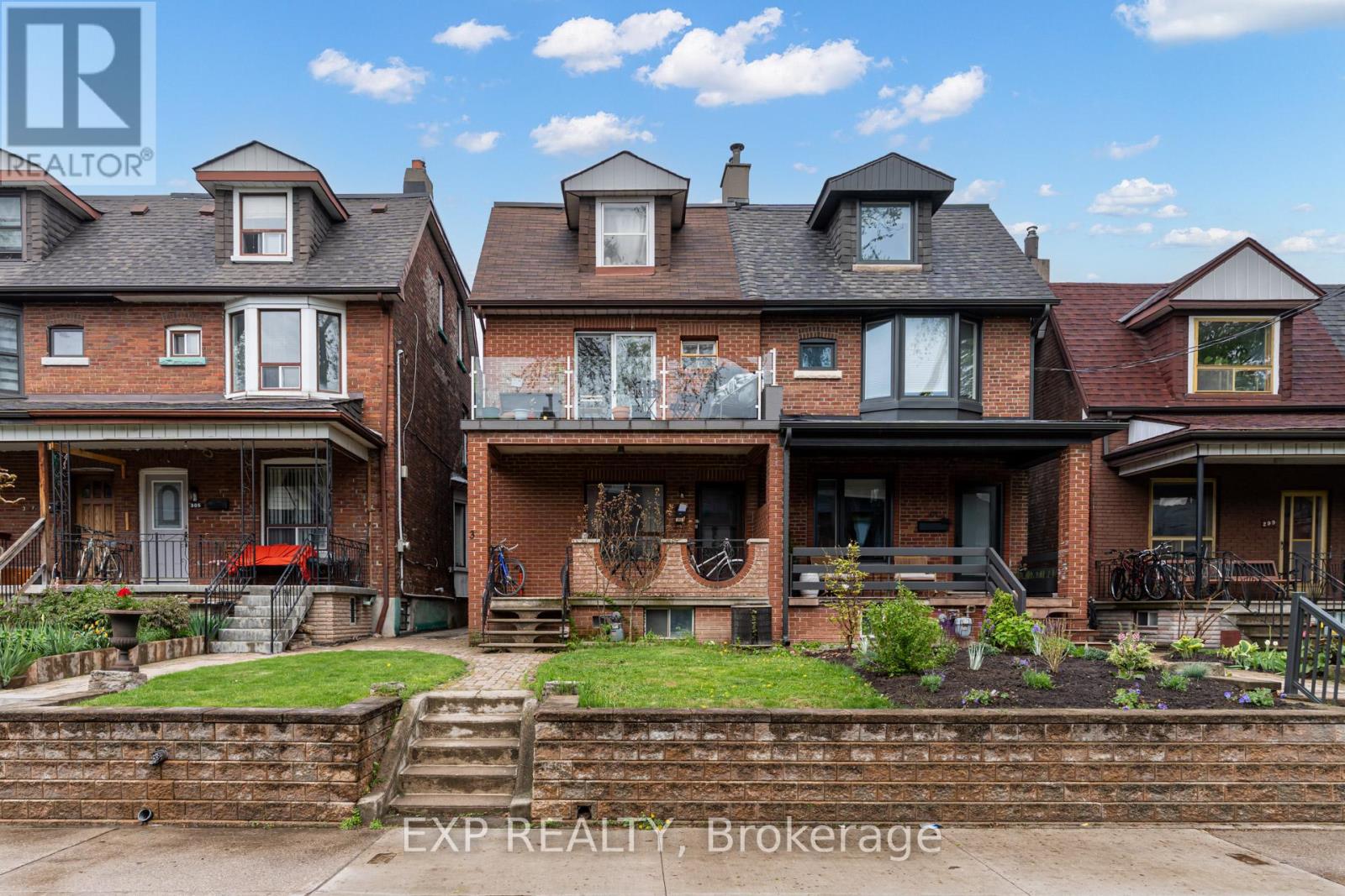 MAIN - 303 GRACE STREET, Toronto, Ontario