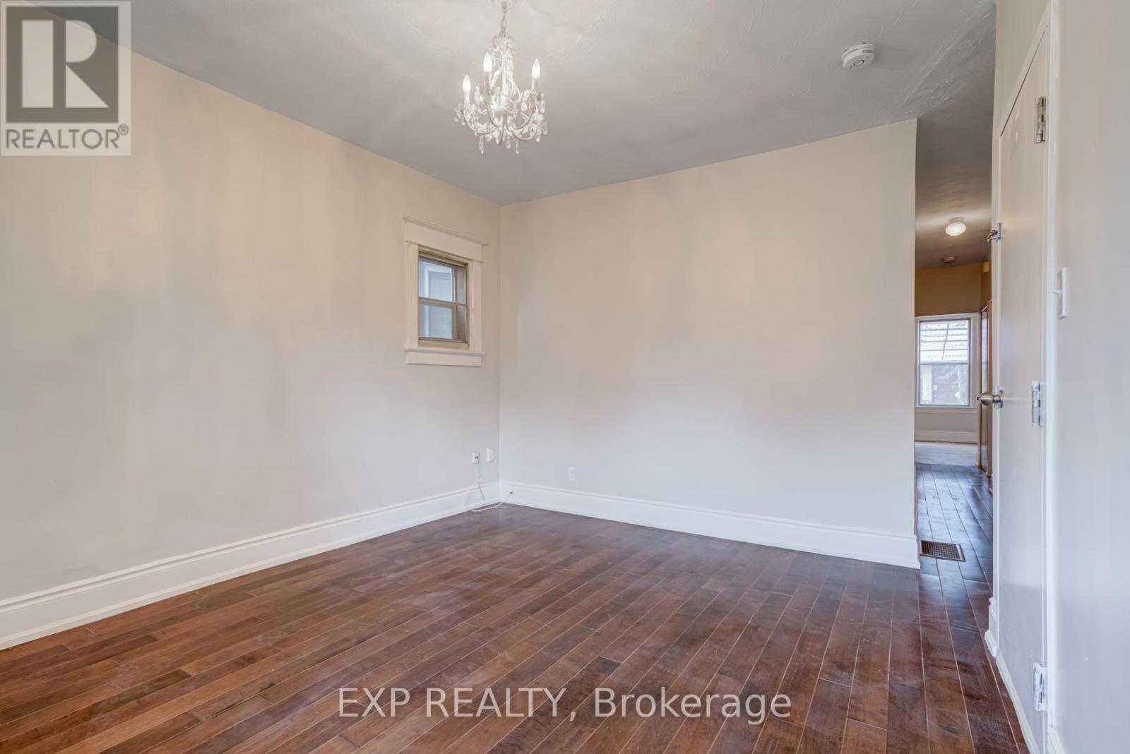 Main - 303 Grace Street, Toronto, Ontario  M6G 3A7 - Photo 5 - C12150837