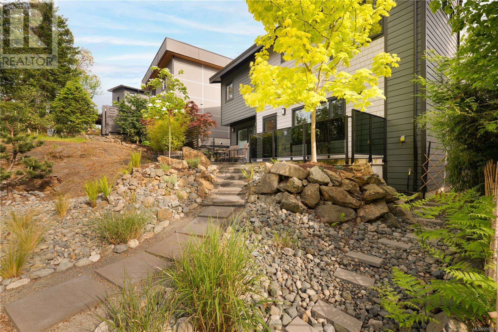 Property at 114 Amphion Terr image 5