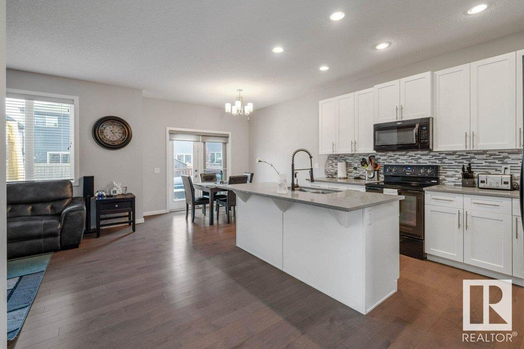 Property at 31 RIVIERE TC image 3