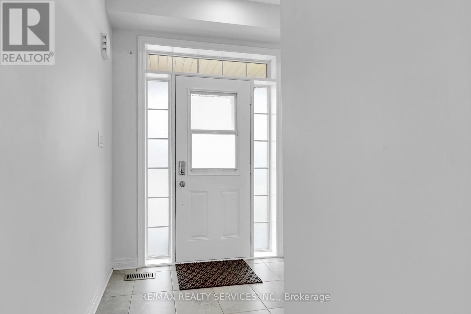 36 Forsyth Crescent, Barrie (West Bayfield), Ontario  L4N 5K4 - Photo 5 - S12149867