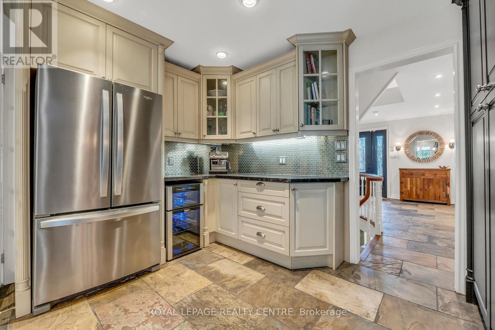 1593 Glenburnie Road, Mississauga, Ontario  L5G 3C9 - Photo 19 - W12150028