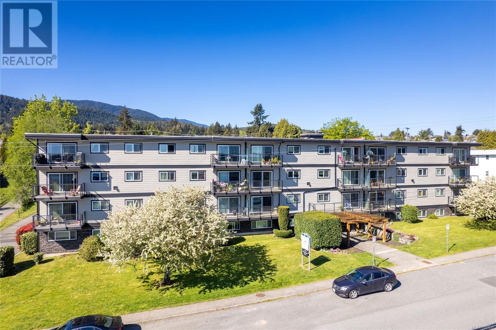 Property at 202 218 Bayview Ave image 1