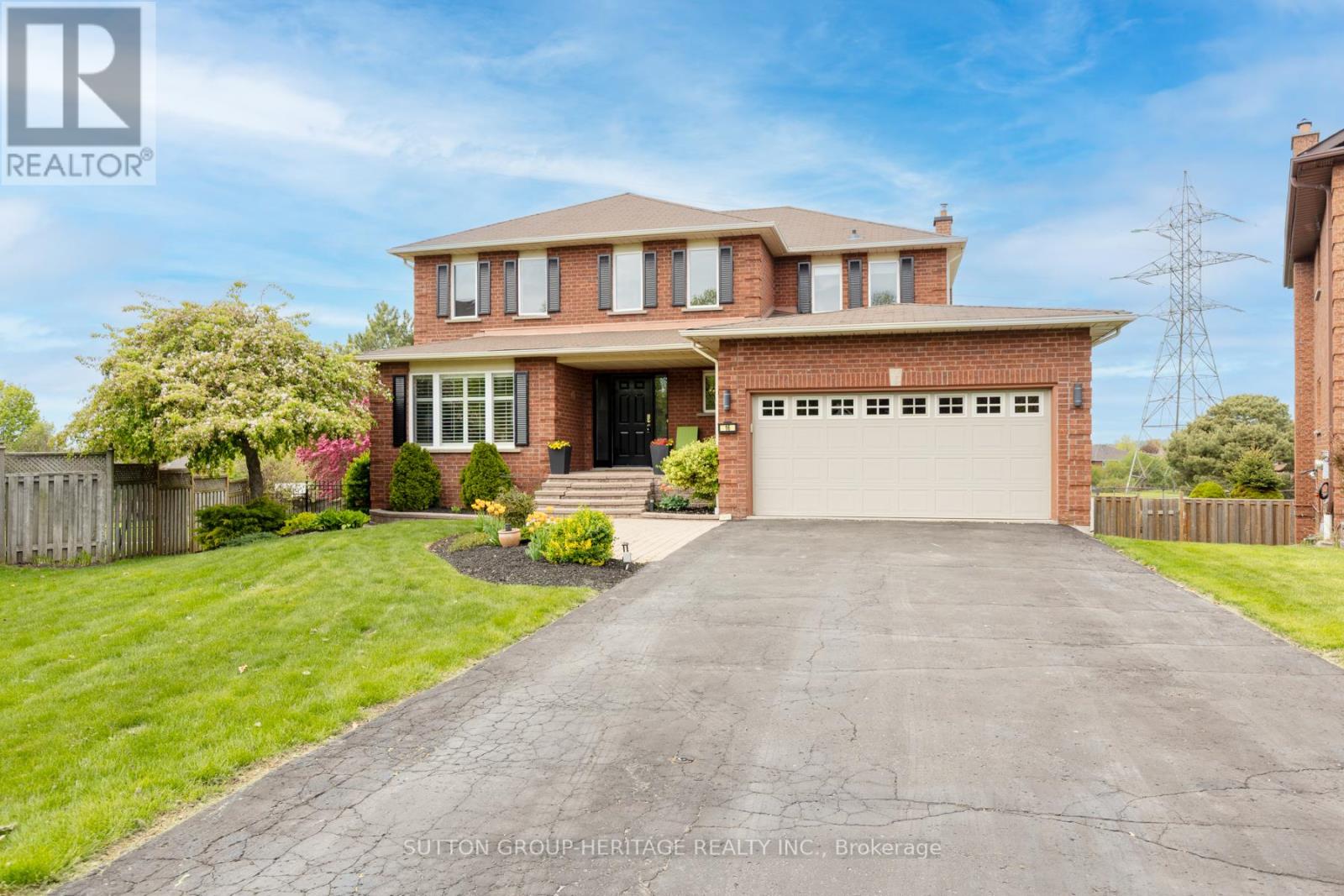 16 WINTER COURT, Whitby, Ontario