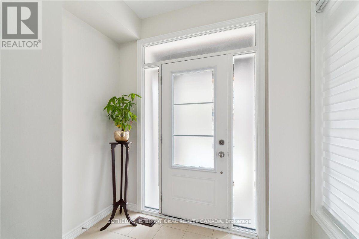 Property at 12 DEEP RIVER LANE S image 3
