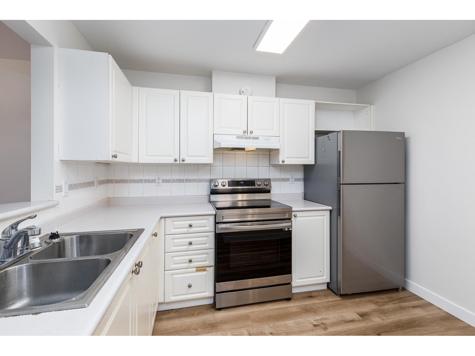 201 15241 18 Avenue, Surrey, British Columbia  V4A 1W9 - Photo 3 - R3001412