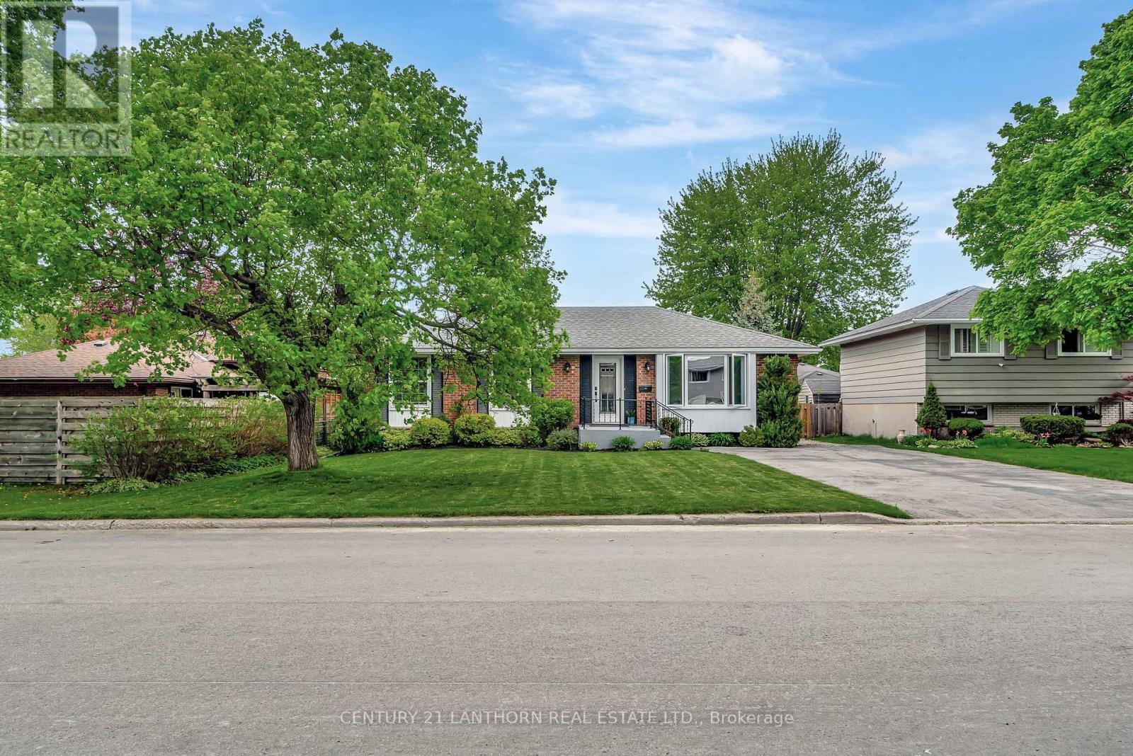 Property at 21 GLENARDEN CRESCENT image 1