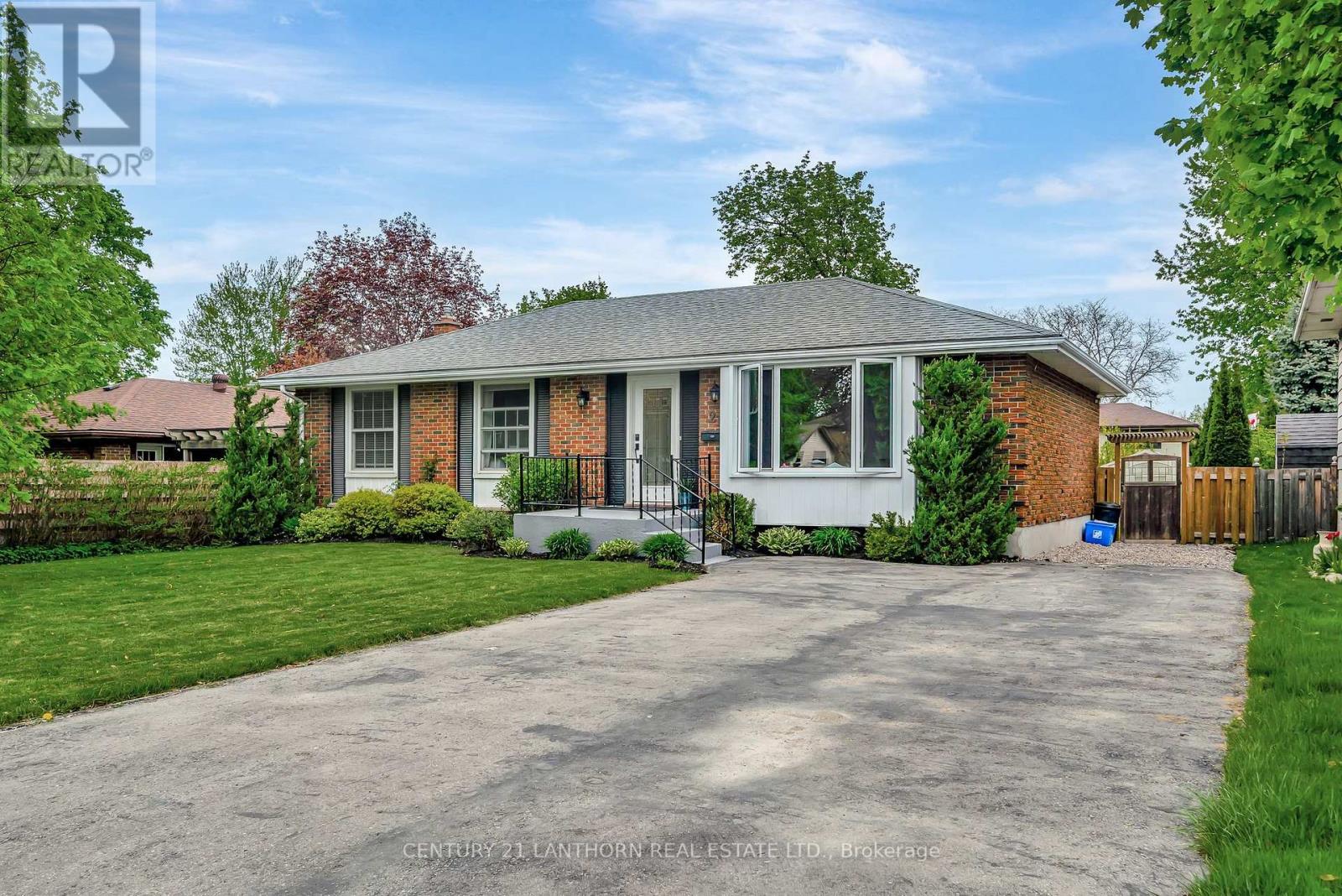 Property at 21 GLENARDEN CRESCENT image 2