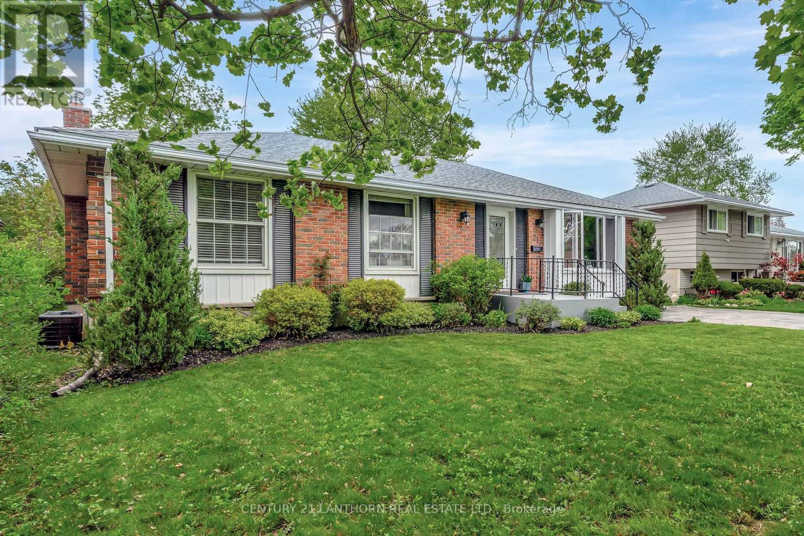 Property at 21 GLENARDEN CRESCENT image 3