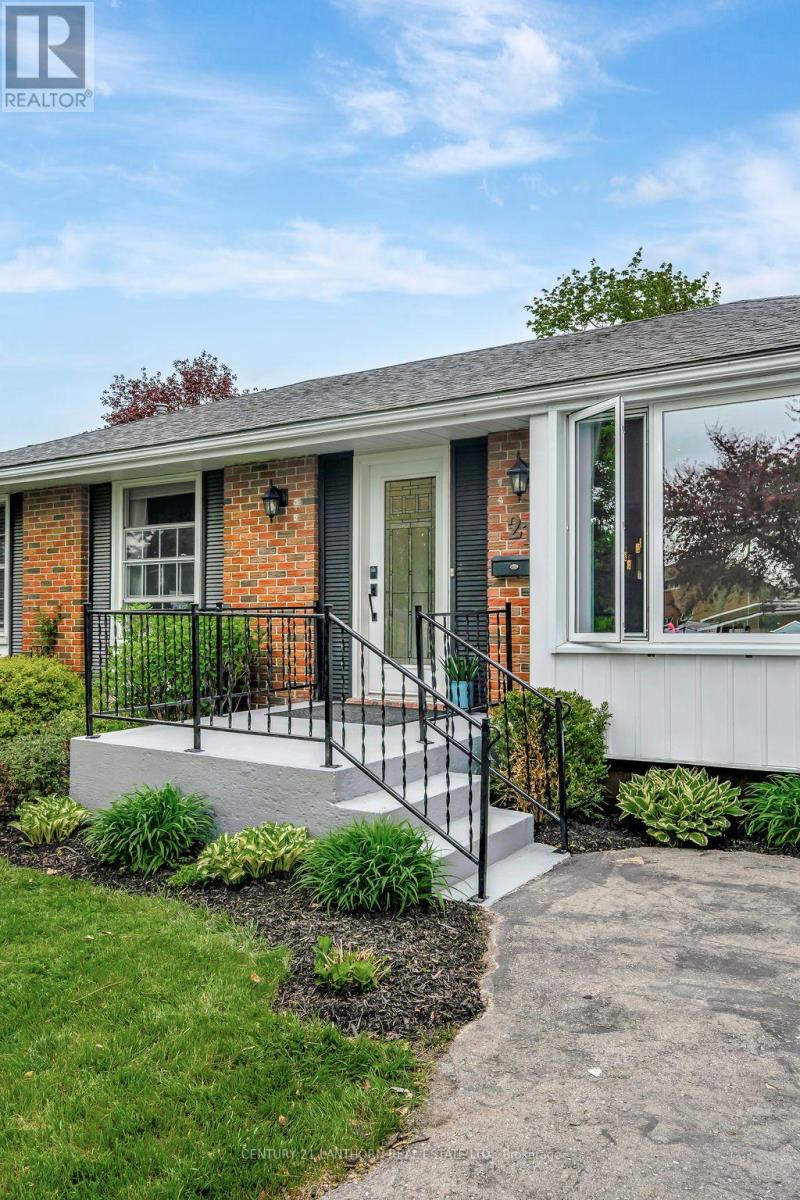 Property at 21 GLENARDEN CRESCENT image 5