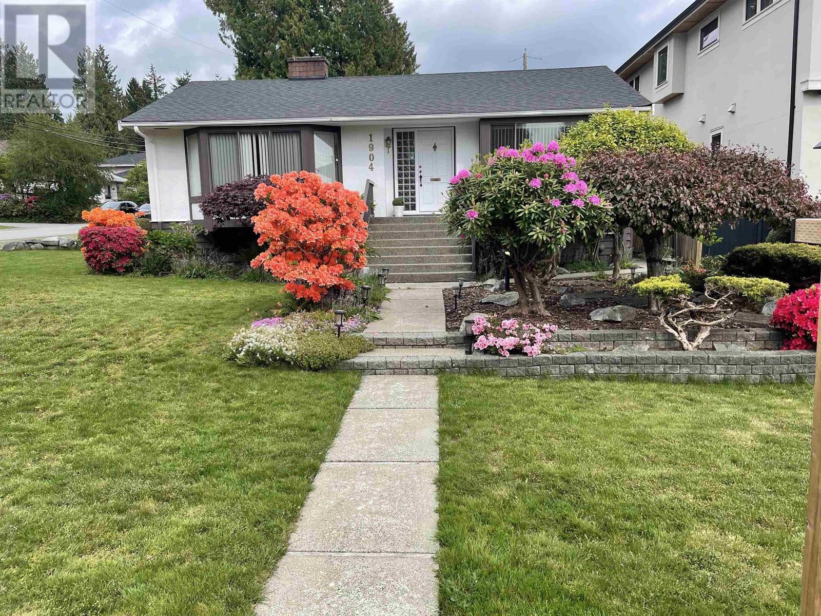 1904 Cliff Avenue, Burnaby, British Columbia  V5A 2K8 - Photo 1 - R2985982