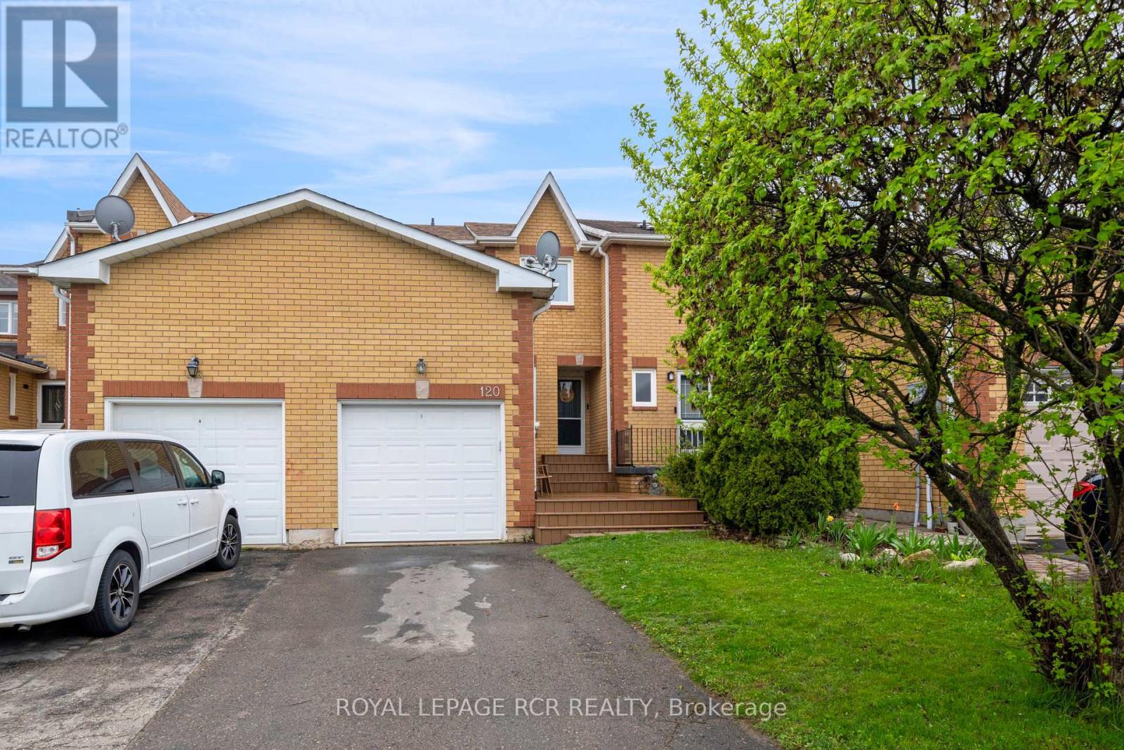 Property at 120 HOWARD CRESCENT image 1