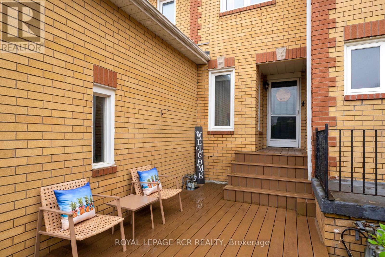 Property at 120 HOWARD CRESCENT image 3