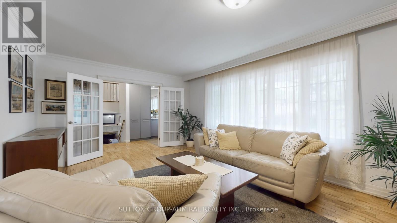 2 Winterton Drive, Toronto, Ontario  M9B 3G5 - Photo 6 - W12150722