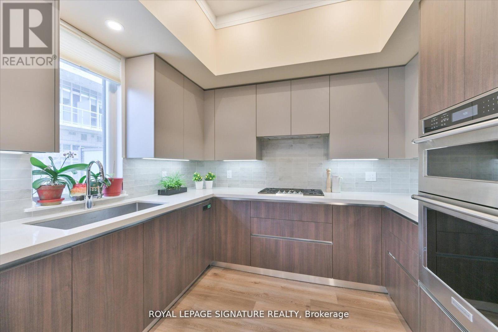 115 High Street W, Mississauga, Ontario  L5H 1K4 - Photo 11 - W12150779