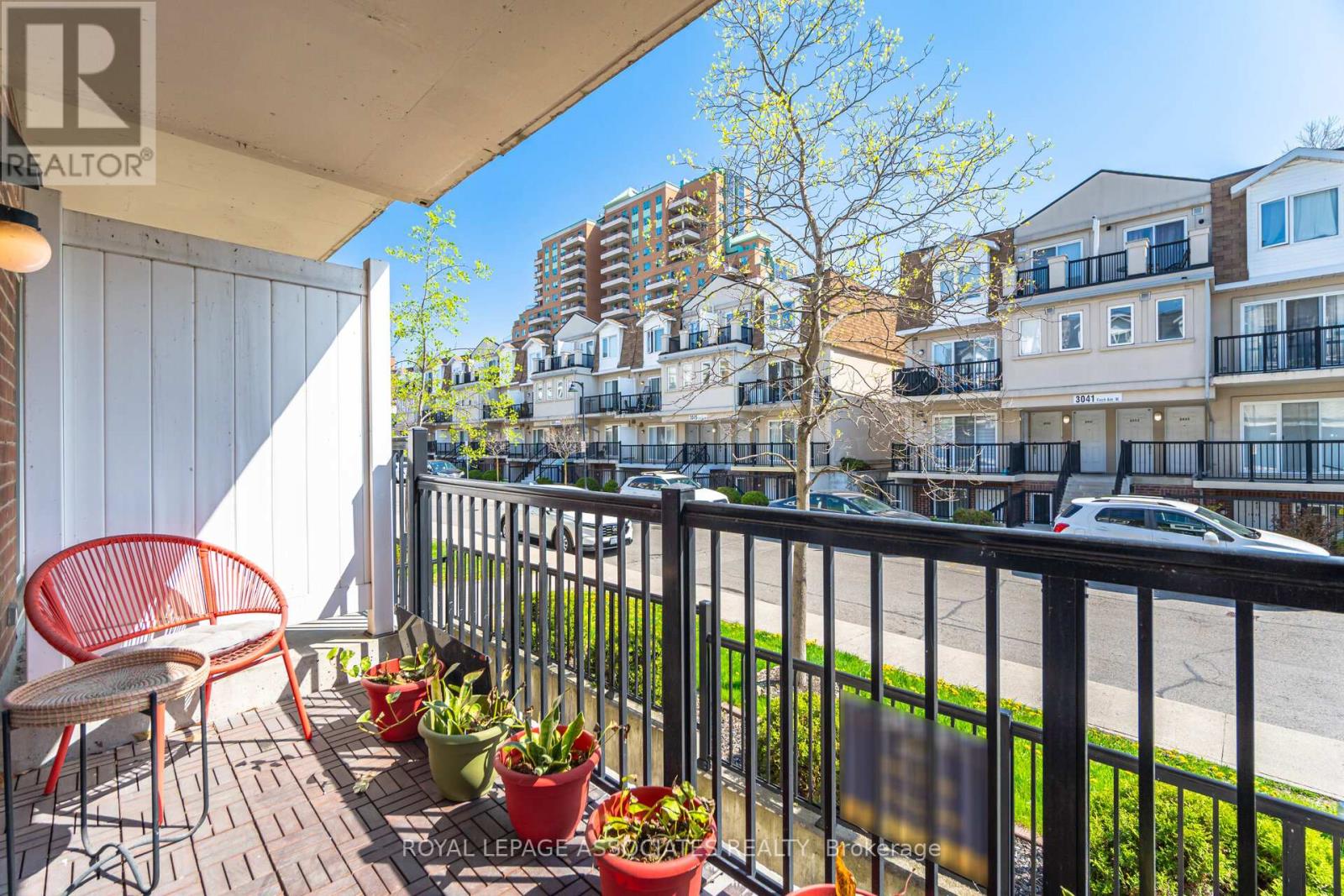 2042 - 3043 Finch Avenue W, Toronto, Ontario  M9M 0A4 - Photo 3 - W12150894