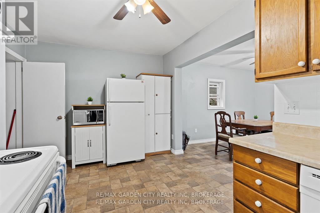 112 Clara Street, Thorold, Ontario  L2V 1K1 - Photo 8 - X12150960