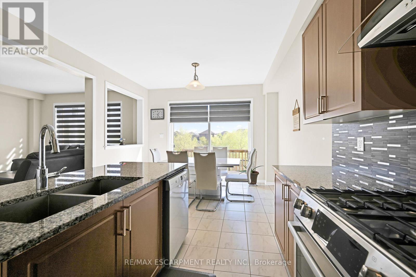 12 Midhurst Heights, Hamilton, Ontario  L8J 0K9 - Photo 18 - X12150704