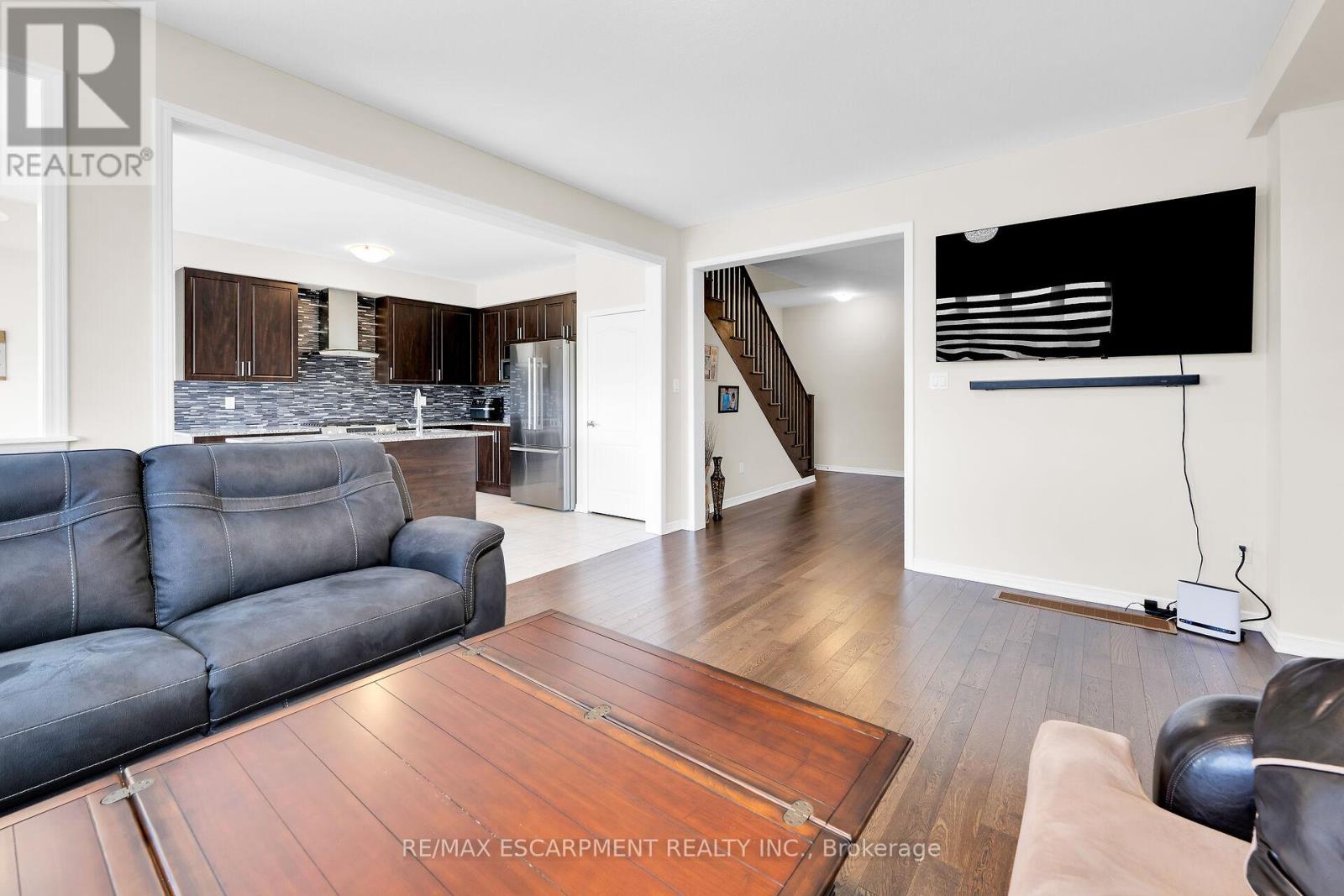 12 Midhurst Heights, Hamilton, Ontario  L8J 0K9 - Photo 25 - X12150704