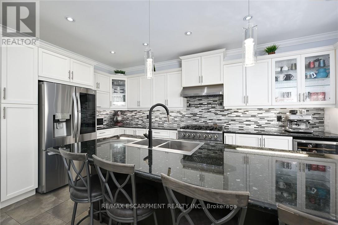 30 Ascoli Drive, Hamilton, Ontario  L9B 2K8 - Photo 8 - X12150836